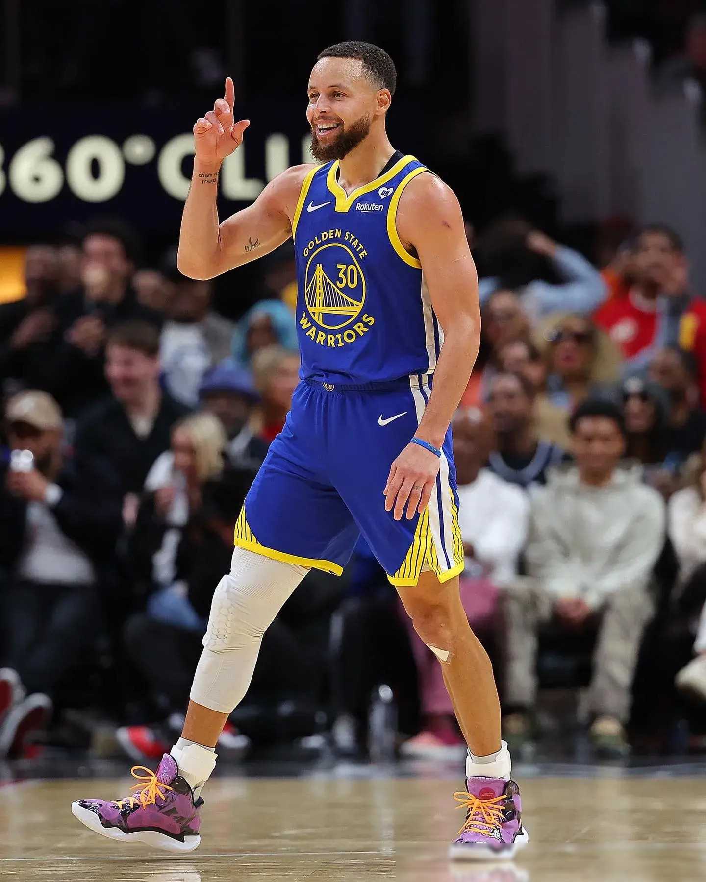 多特年轻前锋一战成名（多特新星前锋一战打响名号）