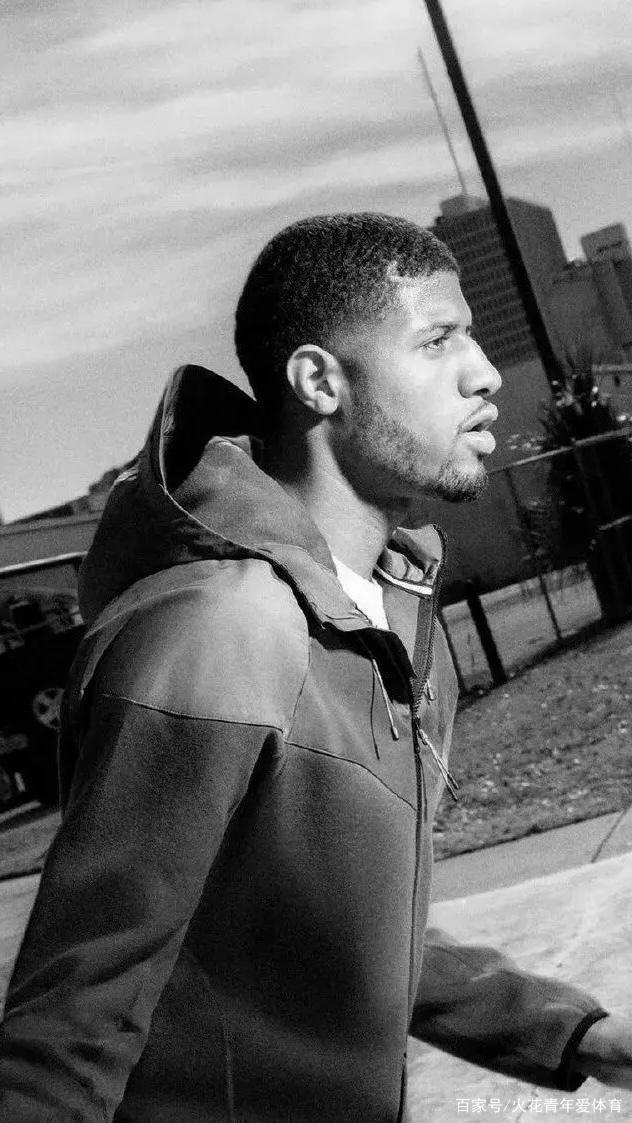 队记：此前被列入缺席名单的克莱，可以出战今天的比赛（队记：克莱从缺席名单移除，今日确认出战）