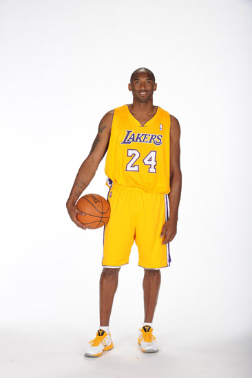 惨遭9连败！鹈鹕2胜15负继续排名西部垫底（鹈鹕遭遇九连败，2胜15负仍居西部末位）