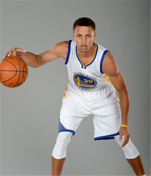 辽宁男篮在俱乐部杯第二战中以44-36击败合肥狂风，首节领先，次节反超，半场结束领先18分。（俱乐部杯次战，辽宁男篮44-36力克合肥狂风：首节占先、次节反超，半场领先18分）