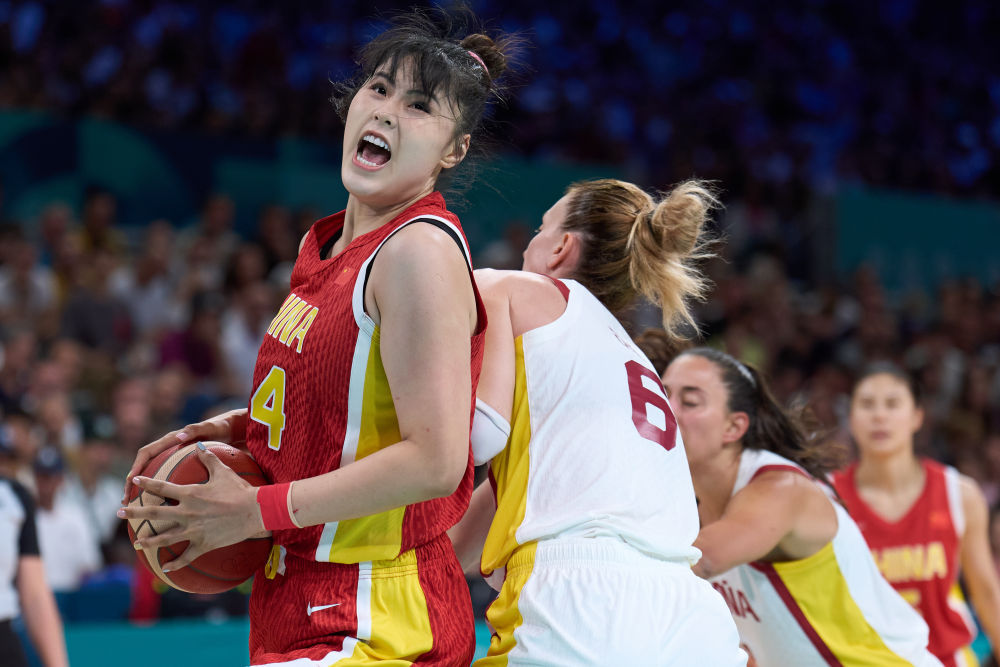 英媒：拜仁有意在一月永久签下梅努，已和他的经纪人直接会谈（英媒：拜仁计划一月买断梅努，已与其经纪人直接会面）