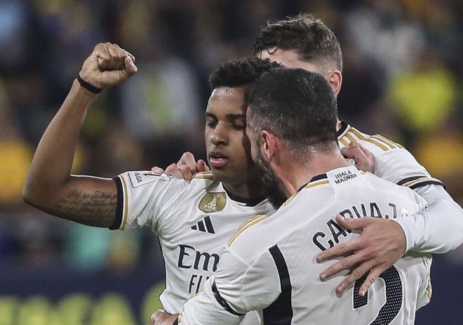 图片报：法兰克福队医私下为对手球员治疗，现已被开除（图片报：法兰克福队医暗中为对手球员治疗，已遭解雇）