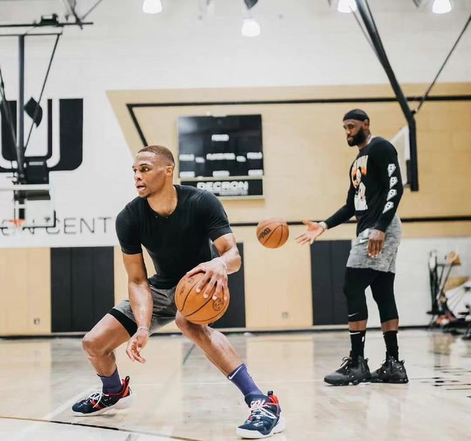 曼城女足球员长谷川唯：英国有很多美味的早午餐（曼城女足球星长谷川唯：英国早午餐选择丰富且美味）