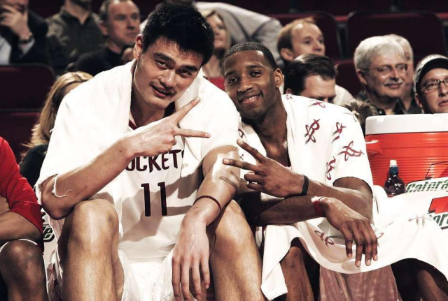 卡拉格：利物浦必须冬窗购买一名中后卫，队内储备已岌岌可危（卡拉格：利物浦冬窗必须补强中卫，后防人手告急）