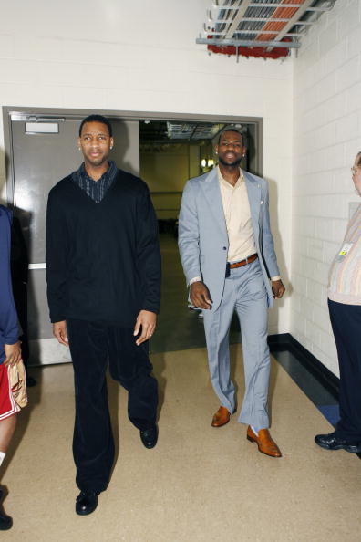 天空：利物浦对伊萨克报价超过1亿镑，纽卡对其估价为1.5亿镑（天空：利物浦出价超1亿镑求购伊萨克，纽卡要价1.5亿镑）