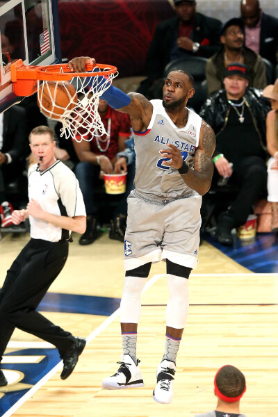 卡斯尔：对位东契奇真的非常艰难，几乎不可能将他完全限制住（卡斯尔：面对东契奇防守难度极高，完全封锁他几乎不现实）