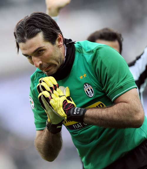 每体：特尔施特根已开始场地训练，可能会在两周内恢复合练（每体：特尔施特根重返草地训练，预计两周内可随队合练）