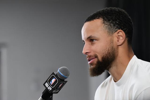 足球的不可预测性（足球的变幻莫测）