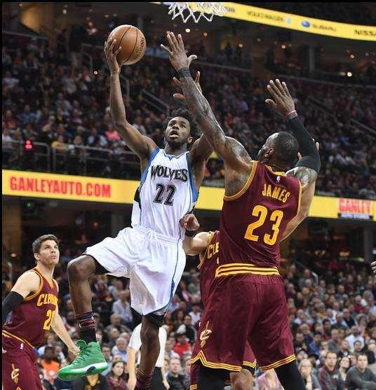 霍福德参加全部训练，坐骨神经痛问题已痊愈（霍福德全面恢复训练，坐骨神经痛已完全康复）