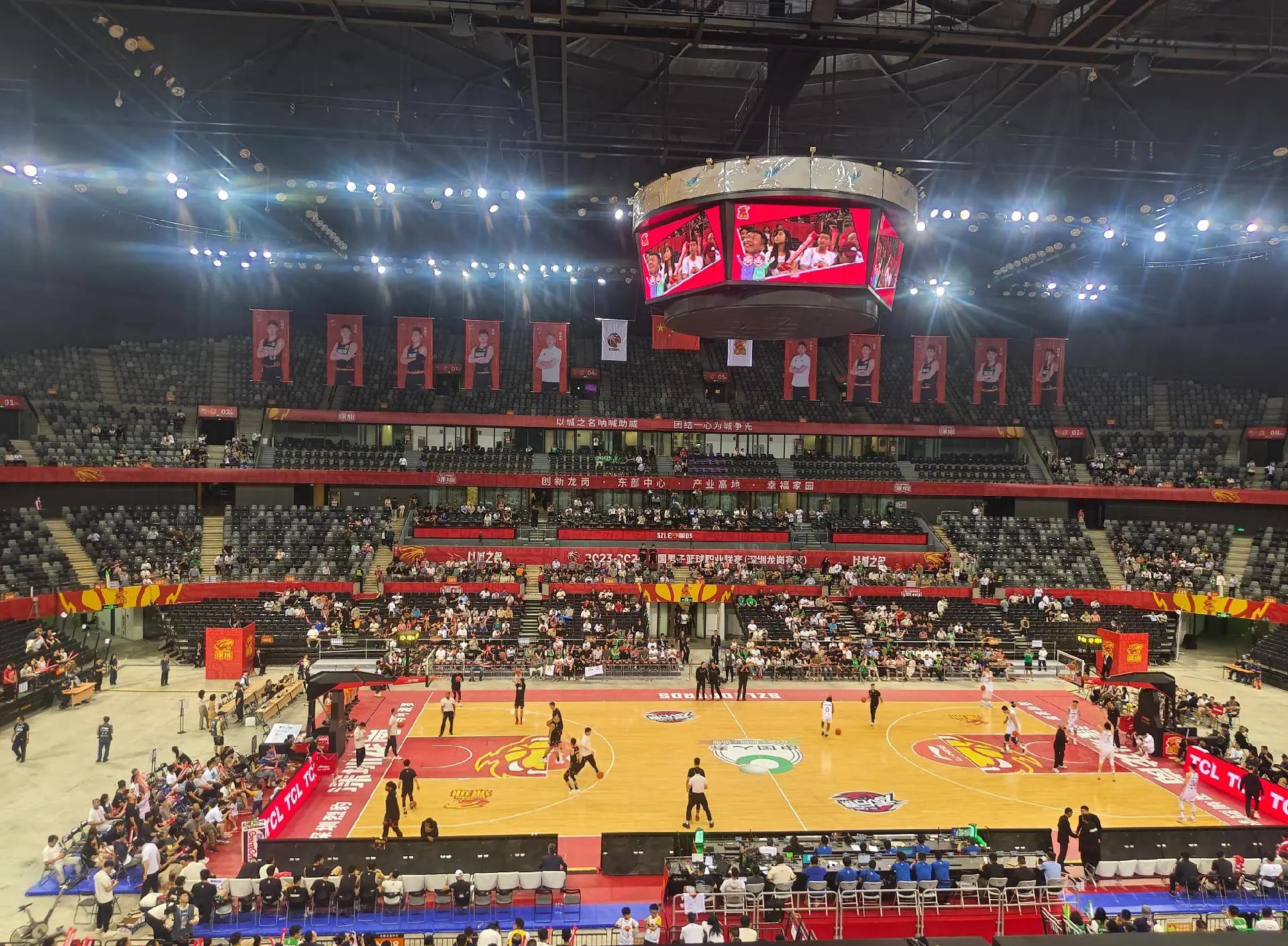 她是海港小球迷，女高中生与海港的故事（女高中生与海港的青春情缘）