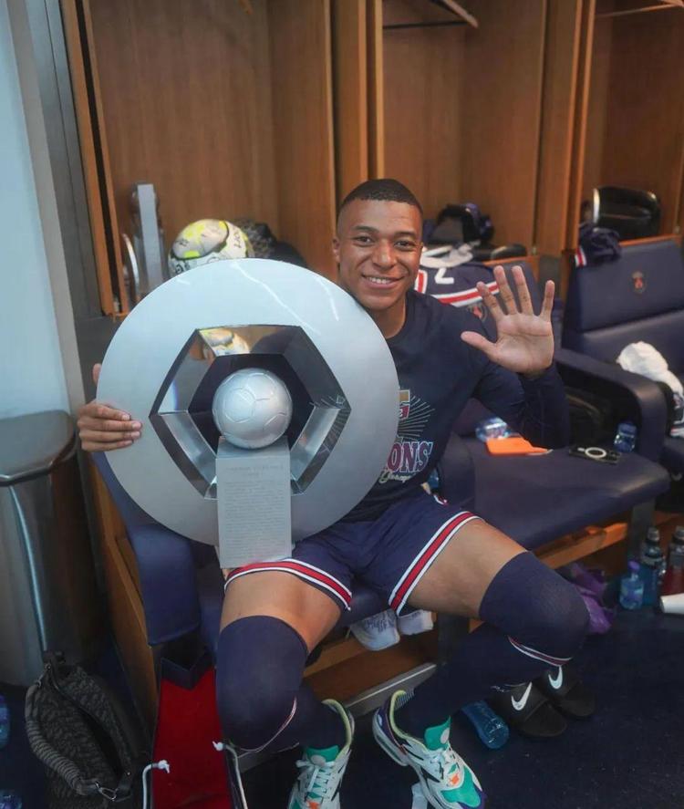 每体：特尔施特根在斯坦福桥现场观战，他接近回归球队合练（每体：特尔施特根现身斯坦福桥观赛，临近回归球队合练）