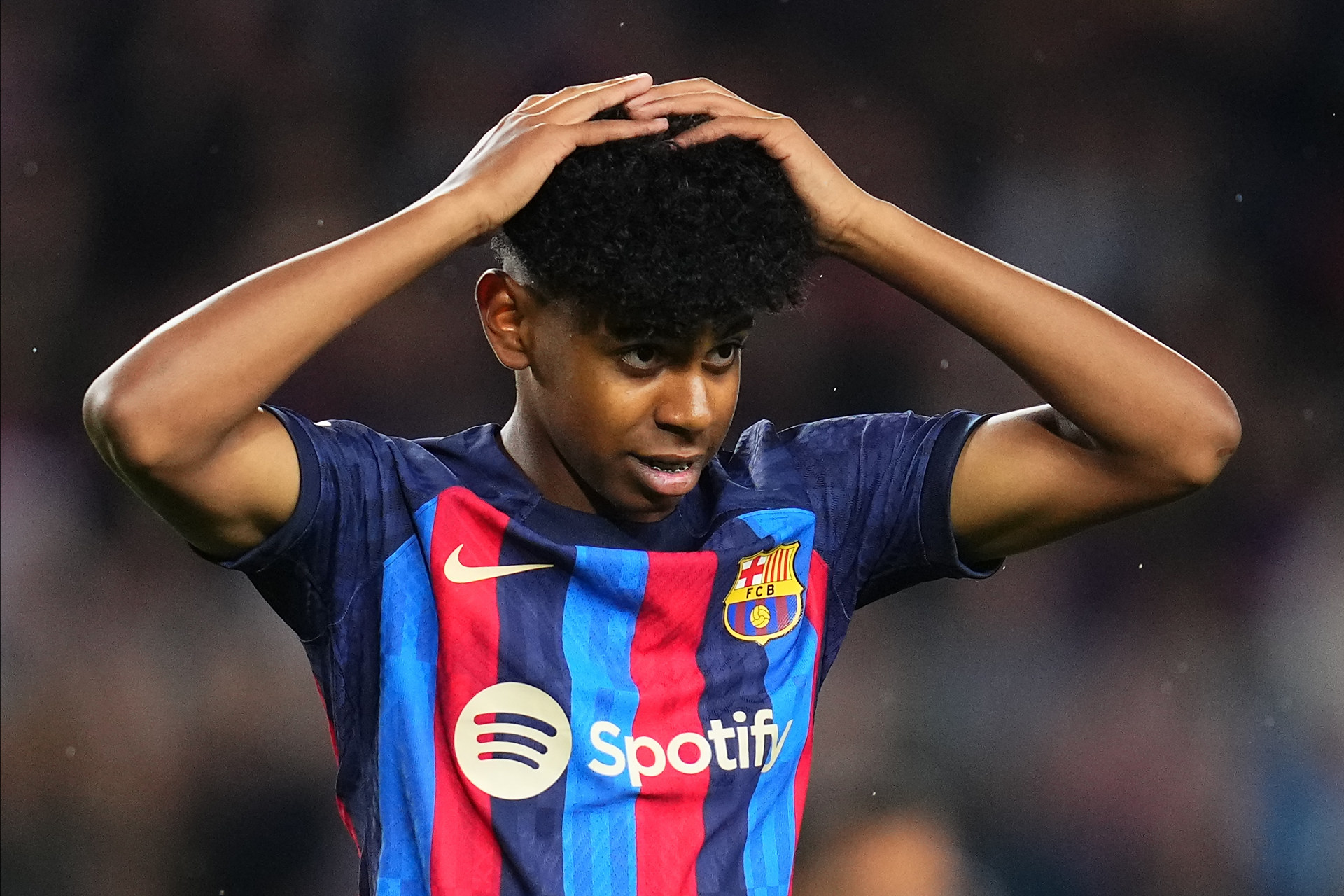 囧叔向裁判施压后染红，罗基：容忍这种行为问题会越来越严重（施压裁判后被红牌罚下，罗基警示：纵容此举只会让问题加剧）